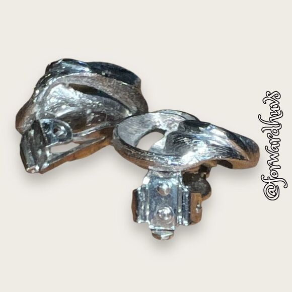 Vintage Silver Tone Clip On Earrings - Picture 7 of 12